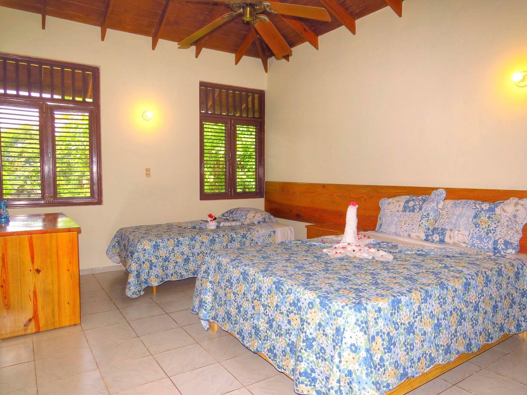 El Pelicano Apart-Hotel Las Galeras Exteriör bild
